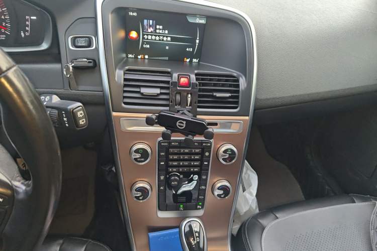 Used Volvo XC60 2015 T5 Smart Upgrade Model Audio And AC Panel