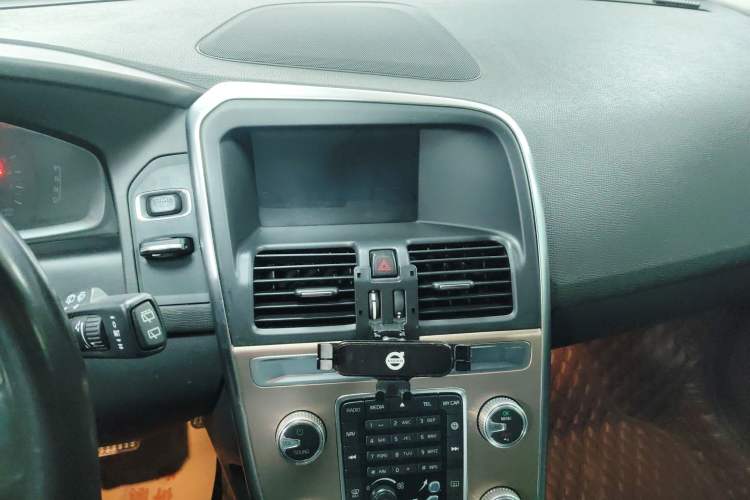 Used Volvo XC60 2015 T5 Smart Upgrade Model Audio And AC Panel