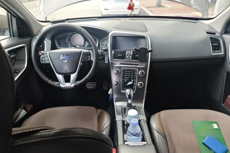 Used Volvo XC60 2015 T5 AWD Zhiyuan Edition Center Console