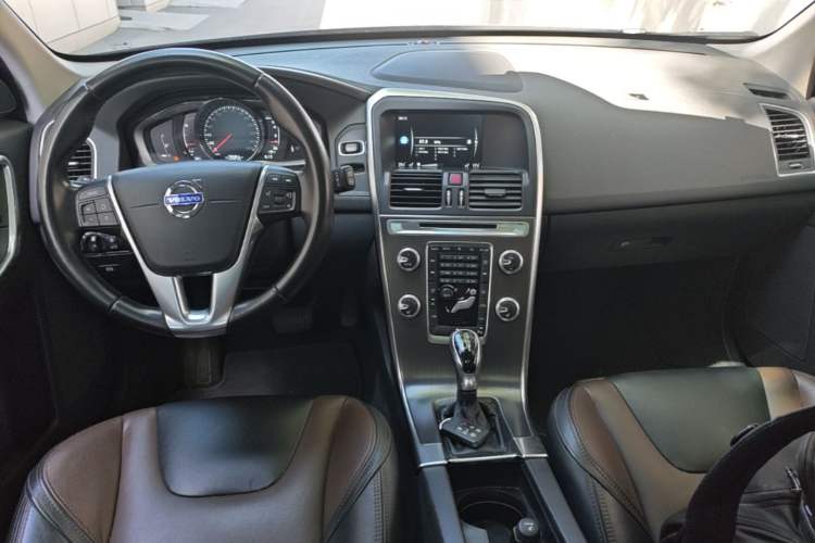 Used Volvo XC60 2015 T5 Smart Upgrade Model Center Console