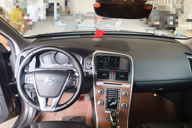 Used Volvo XC60 2015 T6 AWD Smart Version Center Console