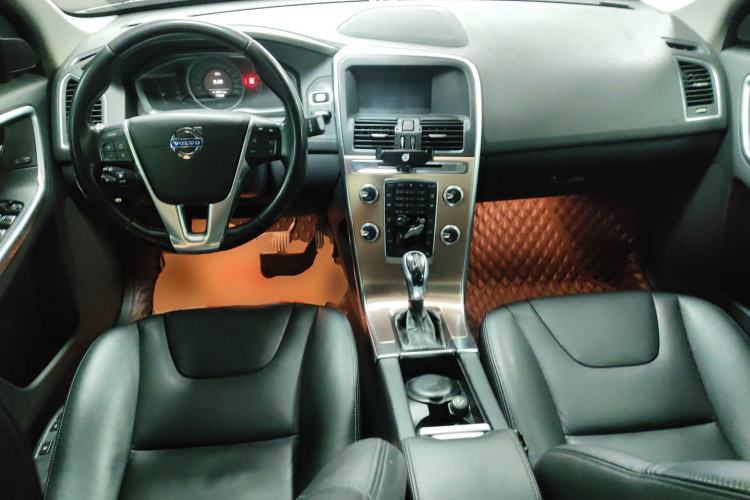 Used Volvo XC60 2015 T5 Smart Upgrade Model Center Console