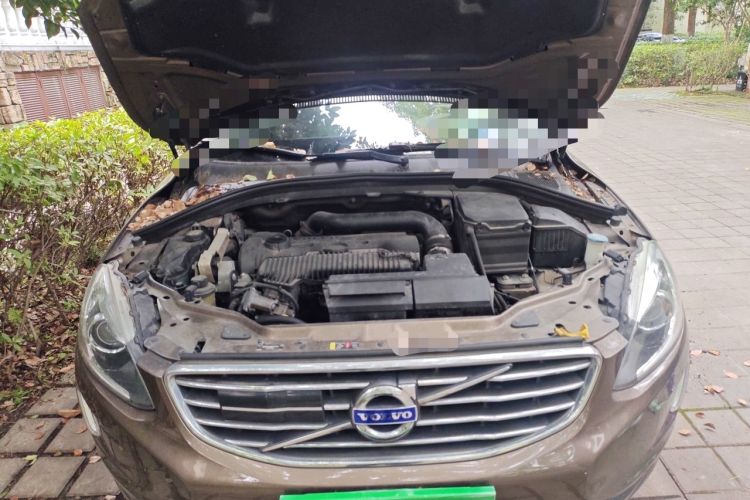 Used Volvo XC60 2015 T5 AWD Zhiyuan Edition Engine Bay