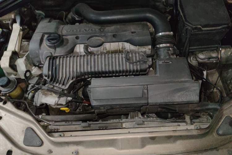 Used Volvo XC60 2015 T5 AWD Zhiyuan Edition Engine Bay