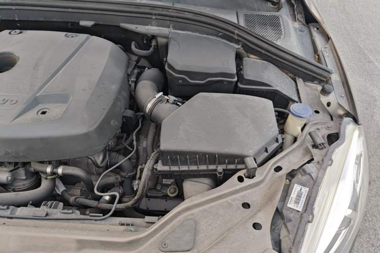 Used Volvo XC60 2015 T5 Smart Upgrade Model Engine Bay Left