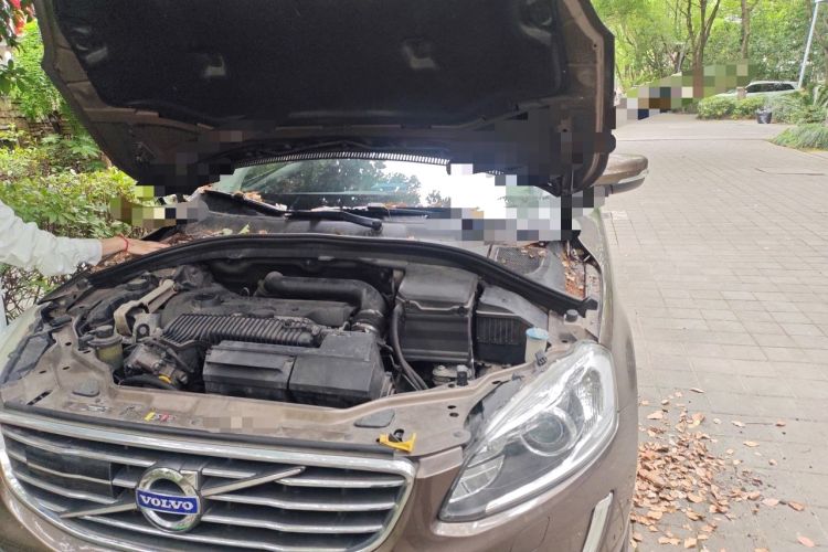 Used Volvo XC60 2015 T5 AWD Zhiyuan Edition Engine Bay Left