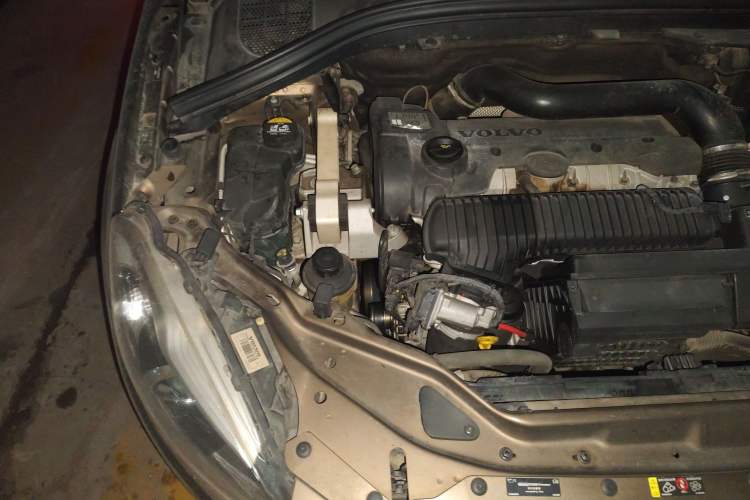 Used Volvo XC60 2015 T5 AWD Smart Drive Edition Engine Bay Right