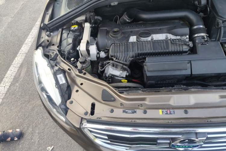 Used Volvo XC60 2015 T5 AWD Zhiyuan Edition Engine Bay Right