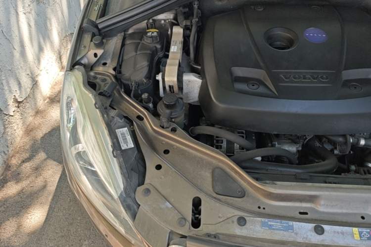 Used Volvo XC60 2015 T5 Smart Upgrade Model Engine Bay Right