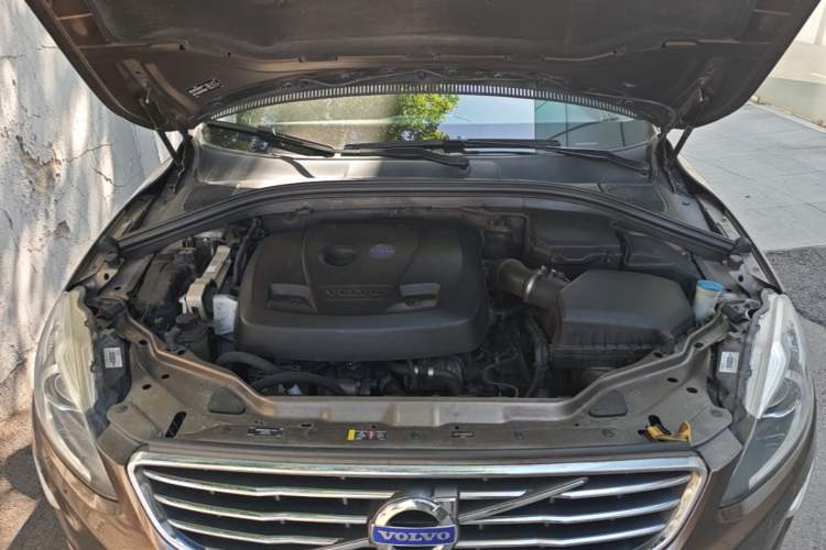 Used Volvo XC60 2015 T5 Smart Upgrade Model Engine Bay
