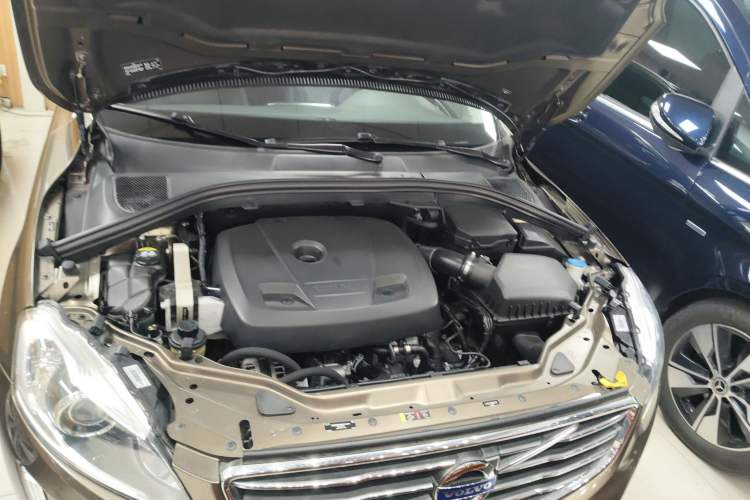 Used Volvo XC60 2015 T5 Smart Upgrade Model Engine Bay