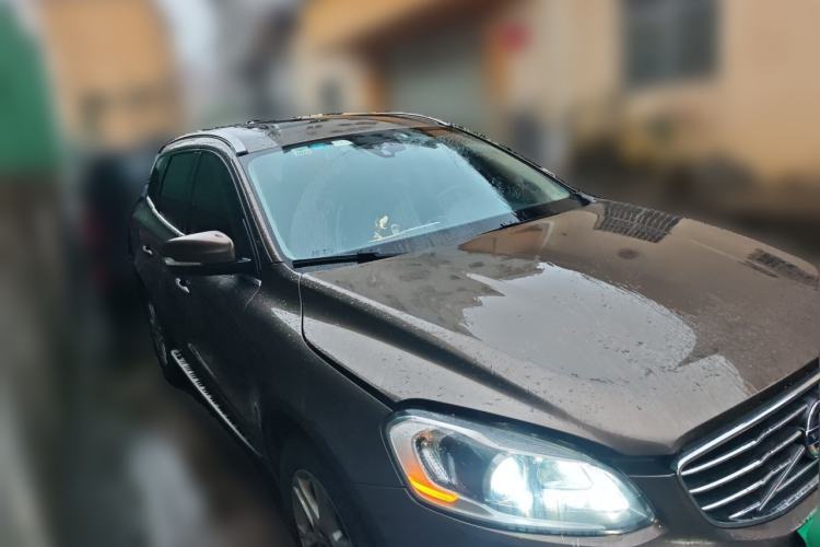Used Volvo XC60 2015 T5 Smart Upgrade Model Front Right 45 Deg