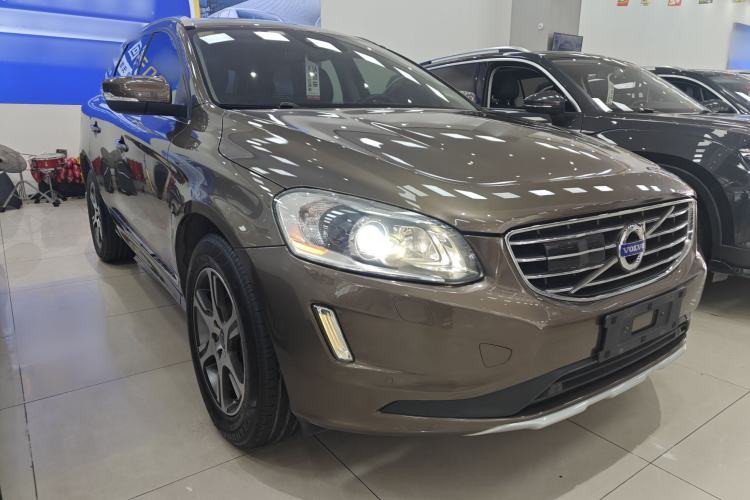 Used Volvo XC60 2015 T5 AWD Zhiyuan Edition Front Right 45 Deg