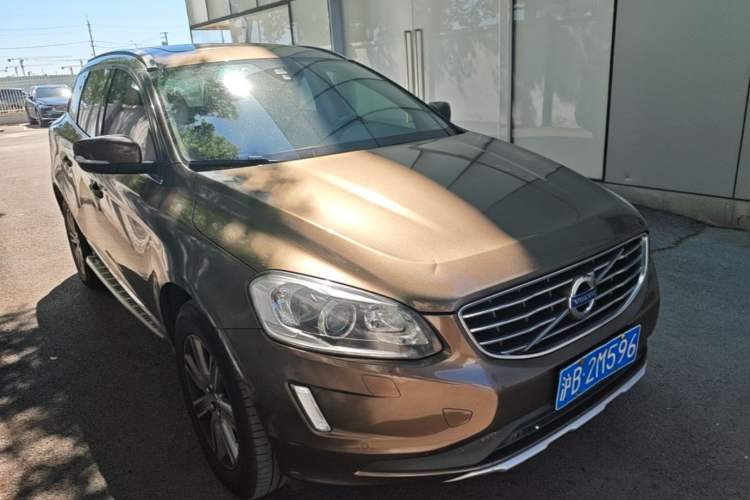 Used Volvo XC60 2015 T5 Smart Upgrade Model Front Right 45 Deg