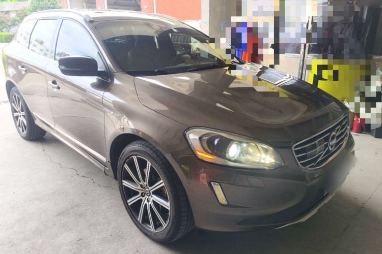 Used Volvo XC60 2015 T6 AWD Smart Version Front Right 45 Deg