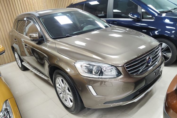 Used Volvo XC60 2015 T5 Smart Upgrade Model Front Right 45 Deg