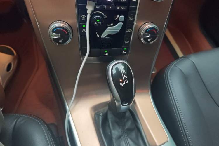Used Volvo XC60 2015 T5 Smart Upgrade Model Gear Lever