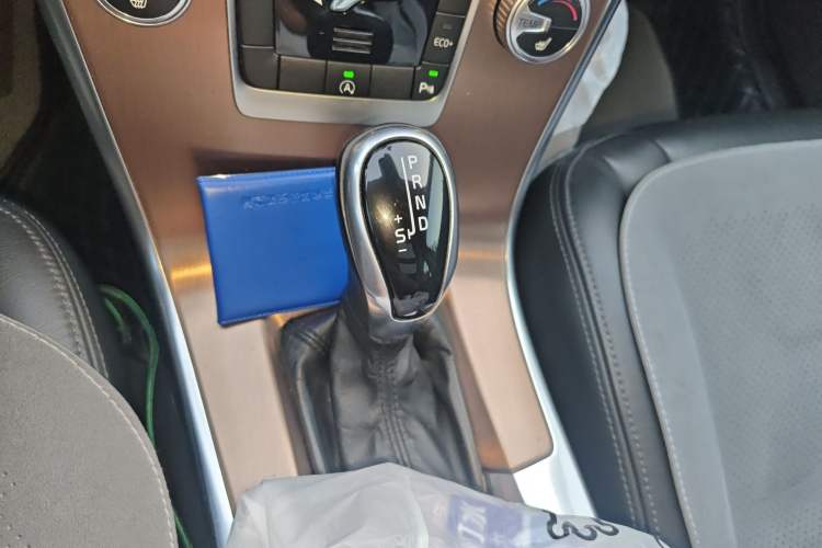 Used Volvo XC60 2015 T5 Smart Upgrade Model Gear Lever
