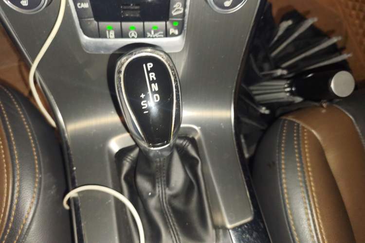 Used Volvo XC60 2015 T5 AWD Smart Drive Edition Gear Lever