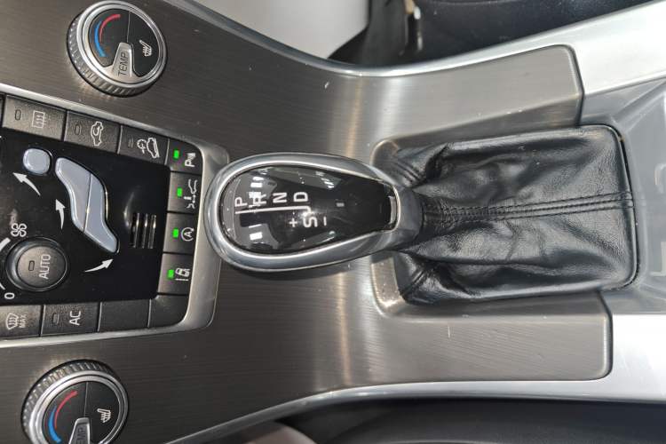 Used Volvo XC60 2015 T5 AWD Zhiyuan Edition Gear Lever
