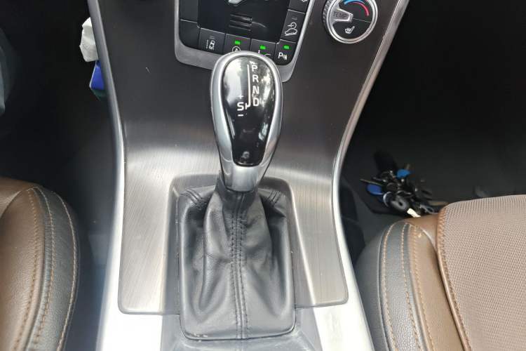 Used Volvo XC60 2015 T5 AWD Zhiyuan Edition Gear Lever