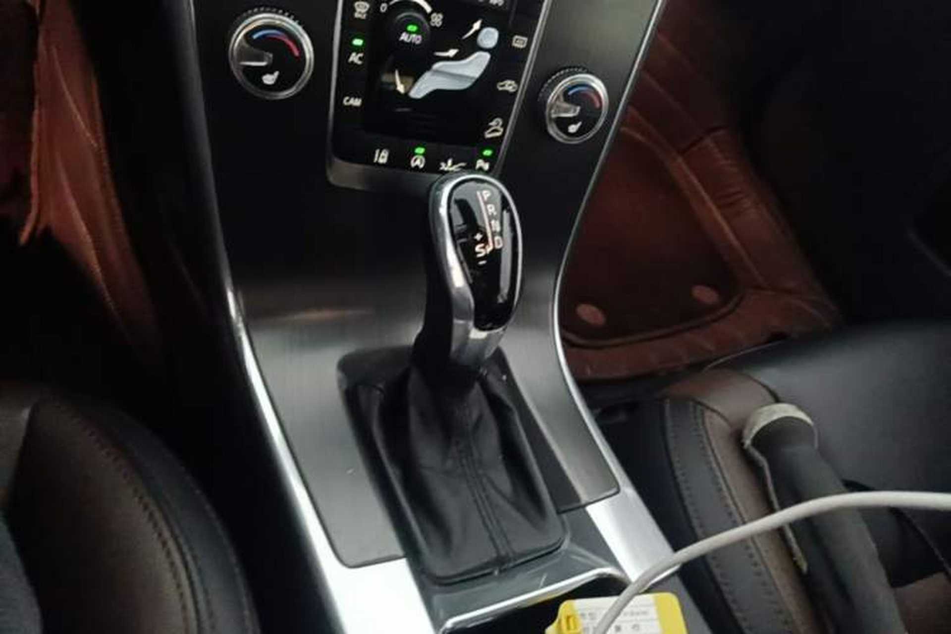 Used Volvo XC60 2015 T5 AWD Smart Drive Edition Gear Lever
