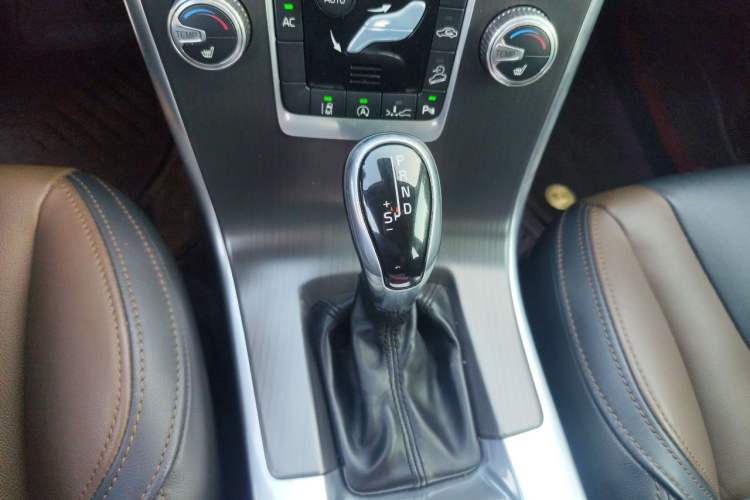 Used Volvo XC60 2015 T5 AWD Zhiyuan Edition Gear Lever
