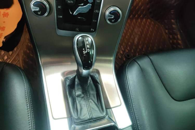 Used Volvo XC60 2015 T5 Smart Upgrade Model Gear Lever