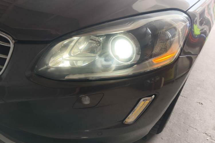 Used Volvo XC60 2015 T6 AWD Smart Version Left Front Headlight