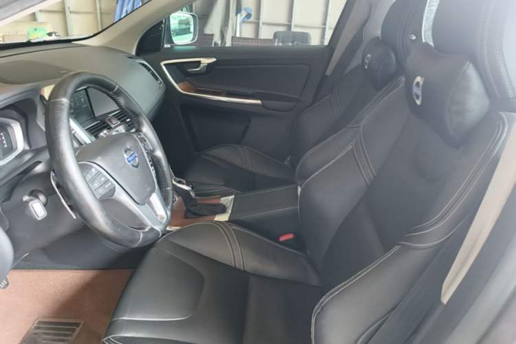 Used Volvo XC60 2015 T6 AWD Smart Version Left Front Seat