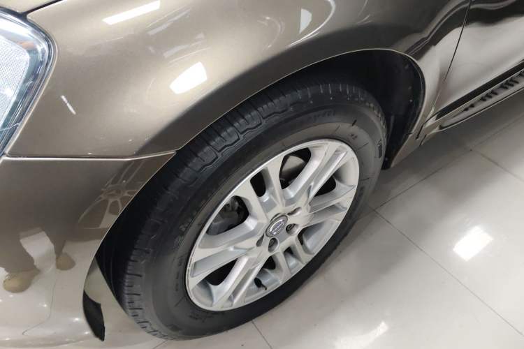 Used Volvo XC60 2015 T5 Smart Upgrade Model Left Front Wheel Hub