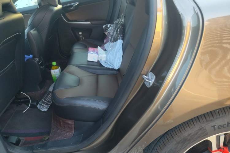 Used Volvo XC60 2015 T5 AWD Zhiyuan Edition Left Rear Seat