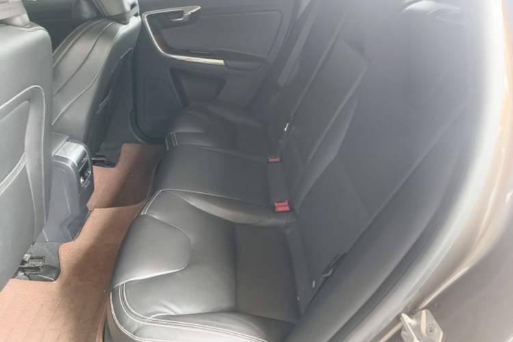 Used Volvo XC60 2015 T6 AWD Smart Version Left Rear Seat