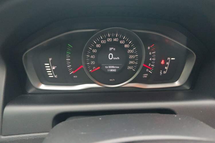 Used Volvo XC60 2015 T5 Smart Upgrade Model Odometer Close Up