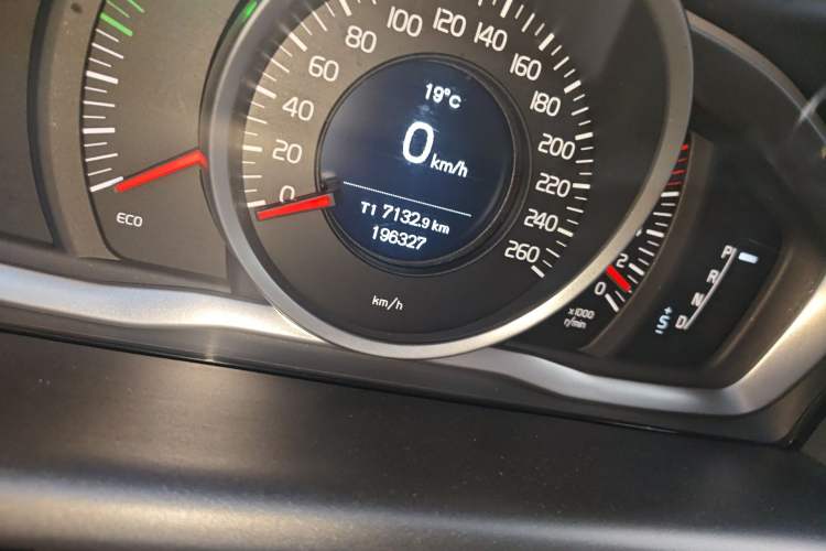 Used Volvo XC60 2015 T5 Smart Upgrade Model Odometer Close Up