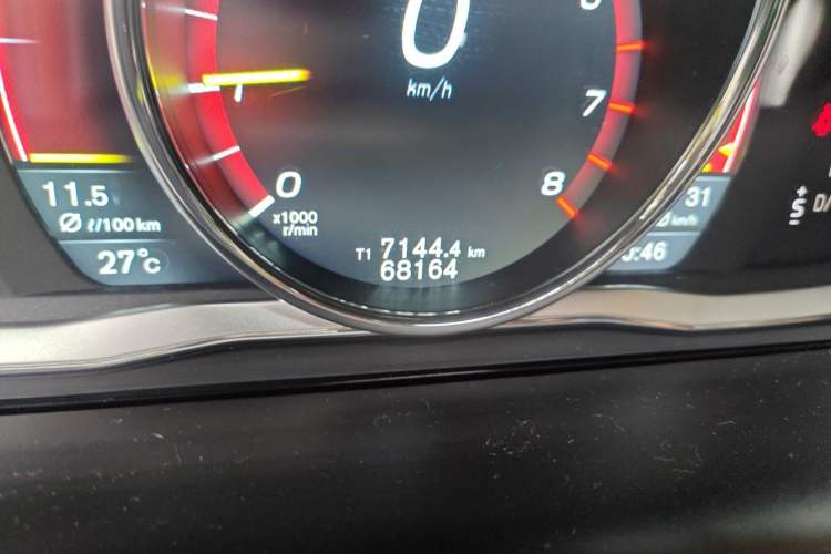 Used Volvo XC60 2015 T5 AWD Zhiyuan Edition Odometer Close Up