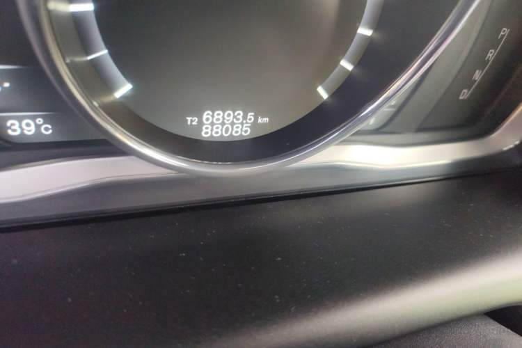 Used Volvo XC60 2015 T5 AWD Zhiyuan Edition Odometer Close Up