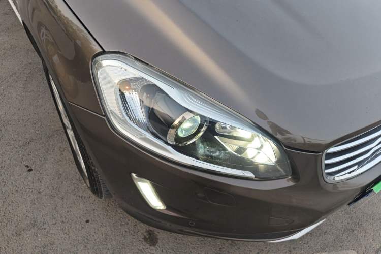 Used Volvo XC60 2015 T5 Smart Upgrade Model Right Front Headlight