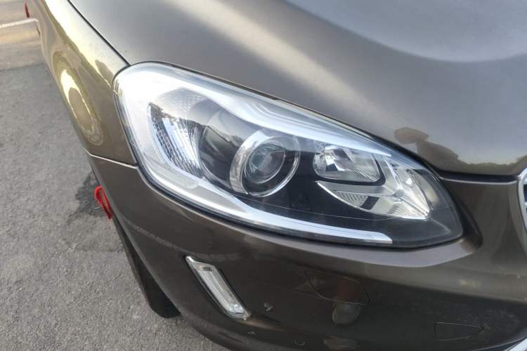 Used Volvo XC60 2015 T5 AWD Zhiyuan Edition Right Front Headlight