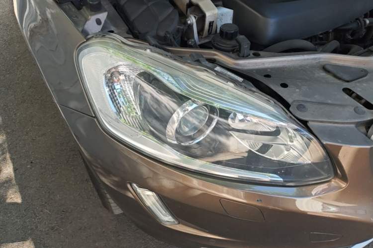 Used Volvo XC60 2015 T5 Smart Upgrade Model Right Front Headlight