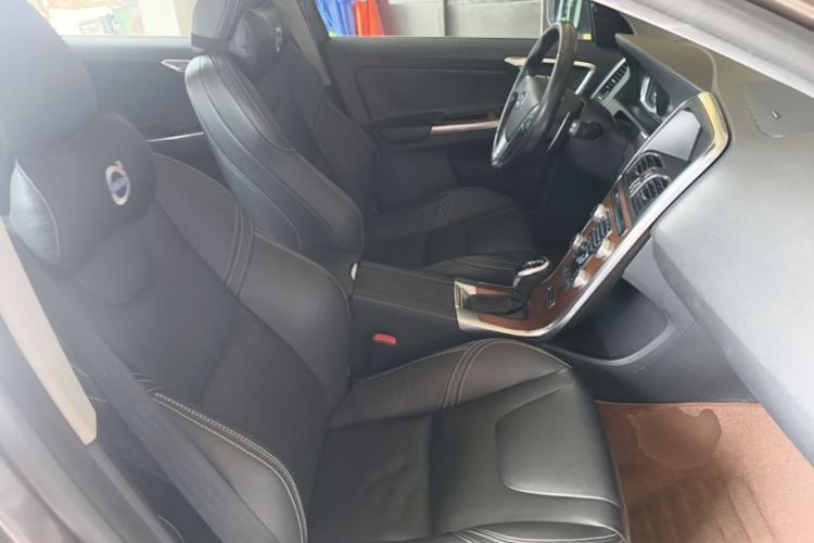 Used Volvo XC60 2015 T6 AWD Smart Version Right Front Seat