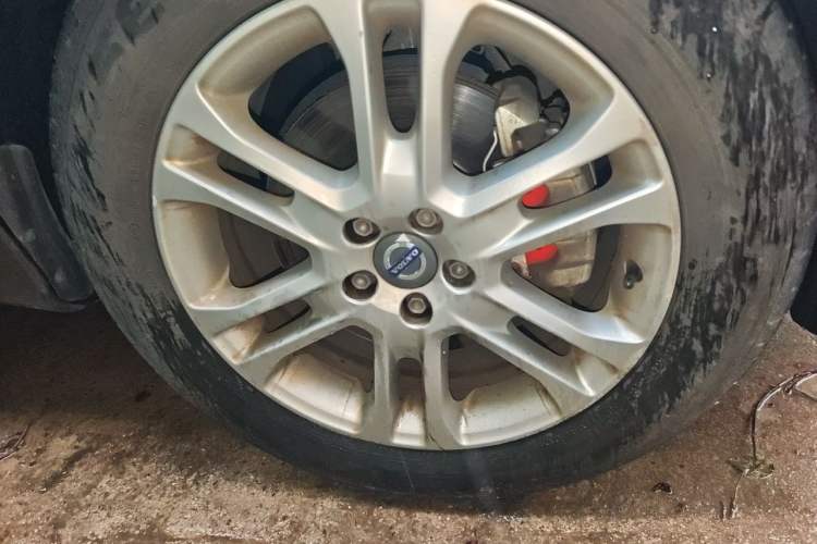 Used Volvo XC60 2015 T5 Smart Upgrade Model Right Front Wheel Hub