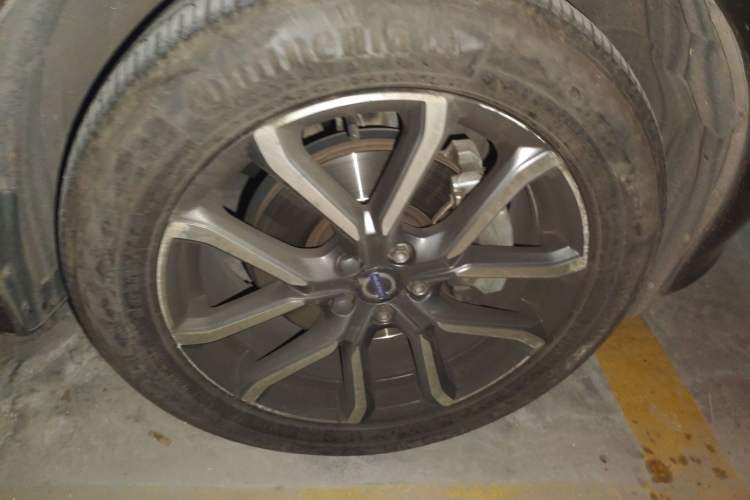 Used Volvo XC60 2015 T5 AWD Smart Drive Edition Right Front Wheel Hub
