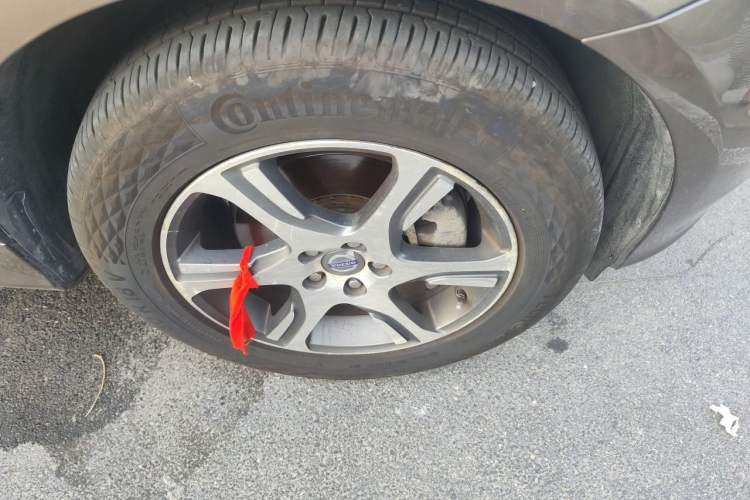 Used Volvo XC60 2015 T5 AWD Zhiyuan Edition Right Front Wheel Hub