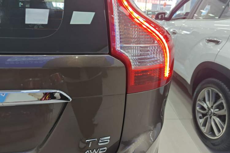 Used Volvo XC60 2015 T5 AWD Zhiyuan Edition Right Rear Taillight