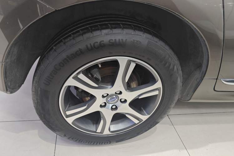 Used Volvo XC60 2015 T5 AWD Zhiyuan Edition Right Rear Wheel Hub