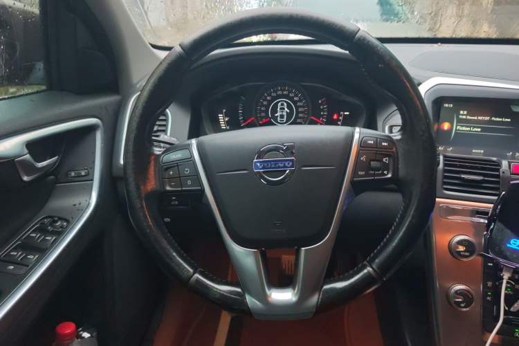 Used Volvo XC60 2015 T5 Smart Upgrade Model Steering Wheel