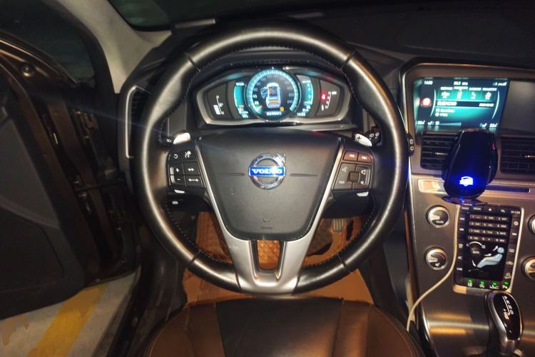 Used Volvo XC60 2015 T5 AWD Smart Drive Edition Steering Wheel