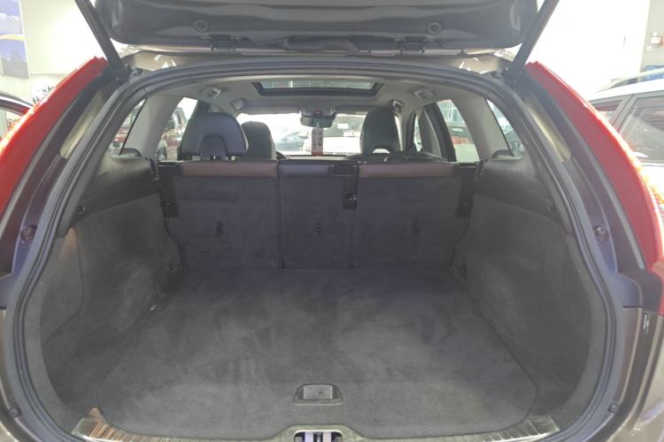 Used Volvo XC60 2015 T5 AWD Zhiyuan Edition Trunk