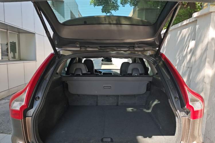 Used Volvo XC60 2015 T5 Smart Upgrade Model Trunk